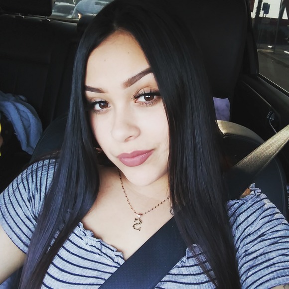 Meet your Posher, Karina - Picture 1 of 1